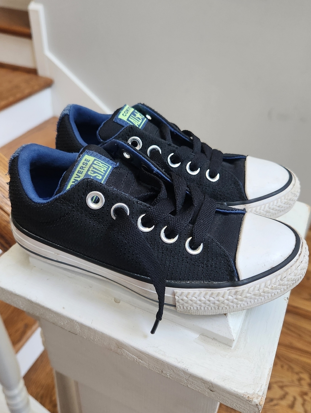 EUC Kids Converse Chucks Slide-On Black Sneakers Size 12